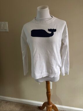 Vineyard vines White Sweater with Navy Whale